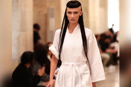 Gigi und Bella Hadid sind nach krassem Umstyling kaum wiederzuerkennen Gigi und Bella Hadid sind nach krassem Umstyling kaum wiederzuerkennen