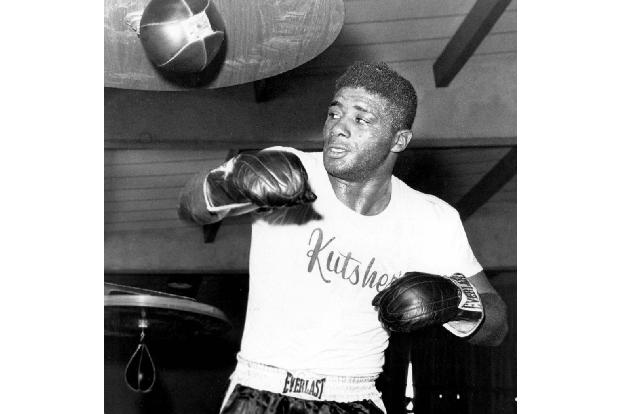 Platz 9: Floyd Patterson (Schwergewicht) - Wurde 1952 mit 17 Jahren Olympiasieger im Mittelgewicht und 1956 mit 21 bis dahin jüngster unumstrittener Weltmeister. 1960 holte er als erster entthronter Heavyweight-Champion den Titel zurück und entkräftete den Slogan 'They never come back'. Bilanz: 64 Kämpfe, 55 Siege, 40 durch K.o., ein Unentschieden.