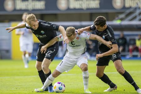 Gegentreffer aus 56 Metern: St. Pauli mit Remis in Paderborn Gegentreffer aus 56 Metern: St. Pauli mit Remis in Paderborn