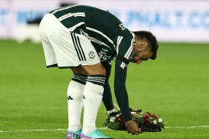 Nach Charlton-Tod: ManUnited siegt "für Sir Bobby"