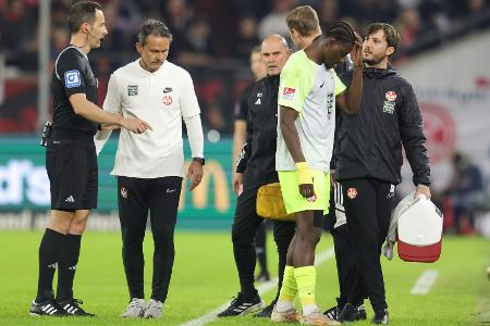 Flaschenwurf in Düsseldorf: Lautern lässt Protest offen Flaschenwurf in Düsseldorf: Lautern lässt Protest offen
