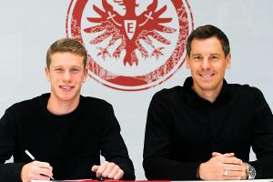 Eintracht gibt Teenager Baum Profivertrag