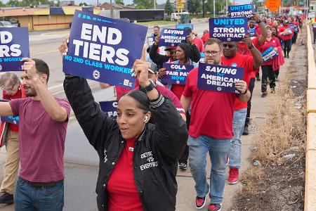 Streikende Autobauer USA UAW Mitglieder