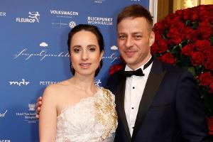 Tom Wlaschiha und Stephanie Stumph moderieren SemperOpernball 2024