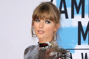 Taylor Swift feiert ihr neues Album mit Strickjacken für ihre Fans
