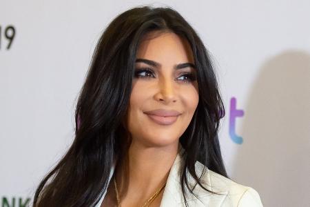 Für ihre Modemarke: Kim Kardashian präsentiert Nippel-BH Für ihre Modemarke: Kim Kardashian präsentiert Nippel-BH