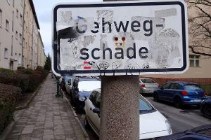 Diese Autos sind zu schwer für den Gehweg