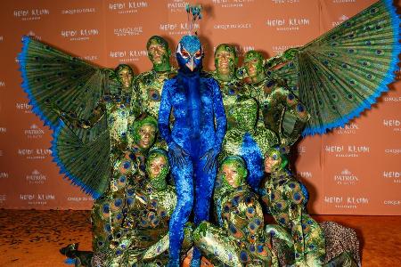 Halloween-Kostüm: Heidi Klum kam als großer Pfau Halloween-Kostüm: Heidi Klum kam als großer Pfau