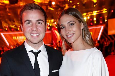 Ann-Kathrin und Mario Götze verraten den Namen ihrer Tochter Ann-Kathrin und Mario Götze verraten den Namen ihrer Tochter