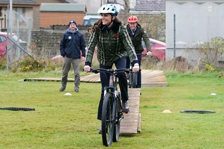 Kate und William: Sportliche Runde durch den Mountainbike-Parcours Kate und William: Sportliche Runde durch den Mountainbike-Parcours