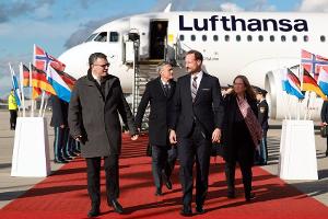 Besuch in Deutschland: Kronprinz Haakon in München gelandet