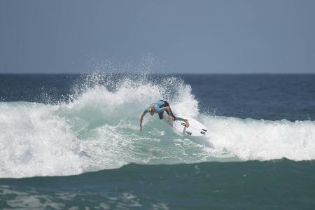 Weltrekord: Australierin surft Monsterwelle Weltrekord: Australierin surft Monsterwelle
