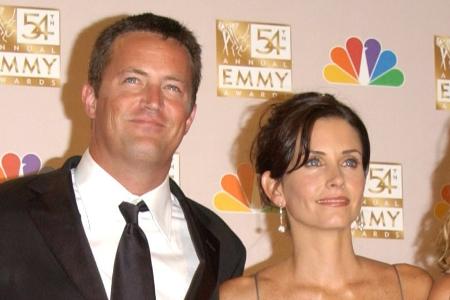 Courteney Cox teilt eine ihrer Lieblingsszenen mit Matthew Perry Courteney Cox teilt eine ihrer Lieblingsszenen mit Matthew Perry