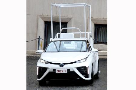 Toyota Mirai Papamobil