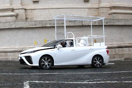 Toyota Mirai Papamobil