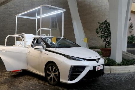 Toyota Mirai Papamobil