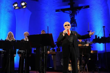 Heino kehrt nach Tod seiner Frau zurück auf die Bühne Heino kehrt nach Tod seiner Frau zurück auf die Bühne