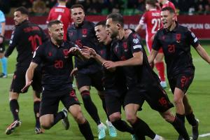 Albanien löst EM-Ticket - Polen verpasst direkte Quali