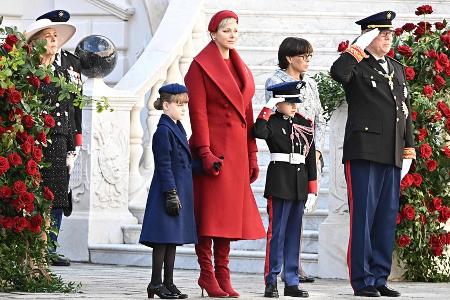 Nationalfeiertag in Monaco: Fürstin Charlène brilliert als Lady in Red Nationalfeiertag in Monaco: Fürstin Charlène brilliert als Lady in Red
