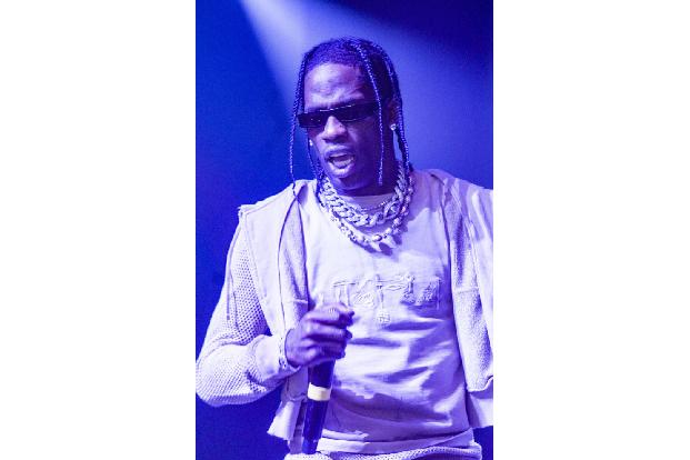 Gut zwei Jahre ist es her, dass es auf dem Astroworld Festival im texanischen Houston zur Katastrophe kam, als Travis Scott der Menge einheizte. Bei einer Massenpanik kamen 10 Menschen ums Leben, hund ...