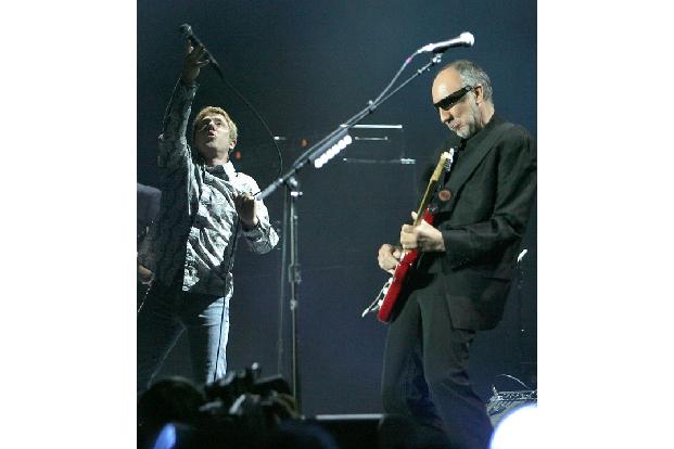Die Probleme, die die schlechte Organisation großer Menschenmassen verursachen kann, sind nicht neu. 1979 kam es bei einem Konzert von The Who in Cincinnati zur Katastrophe, als vor den Toren der Civi ...