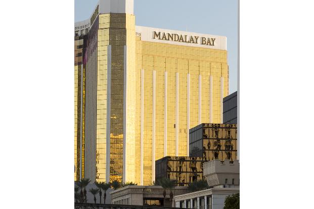 Auch feige Verbrecher haben das Leben von Konzertbesucher*innen auf dem Gewissen. Am 1. Oktober 2017 schoss ein Amokschütze aus dem Mandalay Bay Hotel in Las Vegas wahllos auf Besucher eines Country M ...