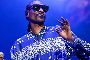Cleverer PR-Gag: Snoop Dogg konsumiert weiter Marihuana