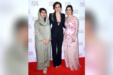 Mit diesem XXL-Accessoire wertet Emma Watson ihren Red-Carpet-Look auf Mit diesem XXL-Accessoire wertet Emma Watson ihren Red-Carpet-Look auf
