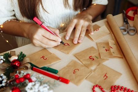Adventskalender befüllen: Nachhaltige Ideen für Kinder und Erwachsene Adventskalender befüllen: Nachhaltige Ideen für Kinder und Erwachsene