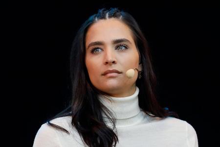 Amira Pocher: Rosenkrieg schlägt ihr auf den Magen Amira Pocher: Rosenkrieg schlägt ihr auf den Magen