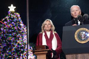 Weihnachtsbaum leuchtet: Joe Biden sorgt für festliche Stimmung