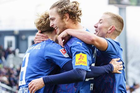 Kiel schiebt sich am HSV vorbei auf Platz zwei Kiel schiebt sich am HSV vorbei auf Platz zwei