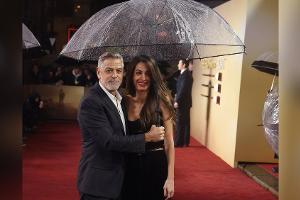 George Clooney: Mit Schirm, Charme und Ehefrau