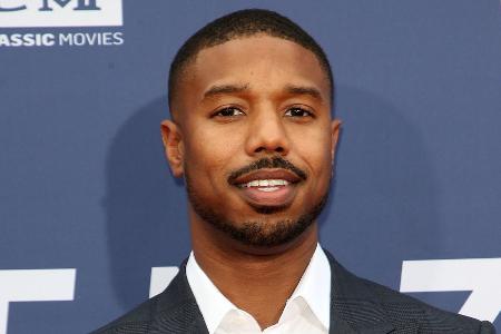 Unfall in Hollywood: Michael B. Jordan crasht in ein geparktes Auto Unfall in Hollywood: Michael B. Jordan crasht in ein geparktes Auto
