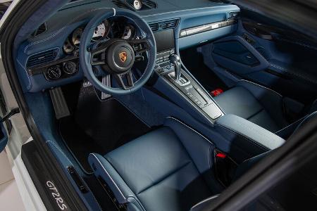 Porsche 911 GT2 RS Weissach (2019) White Collection Interieur