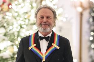 Billy Crystal von Joe Biden für sein Lebenswerk ausgezeichnet