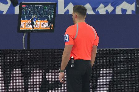 VAR: DFB-Schiedsrichter bereiten sich auf Stadionansagen vor VAR: DFB-Schiedsrichter bereiten sich auf Stadionansagen vor
