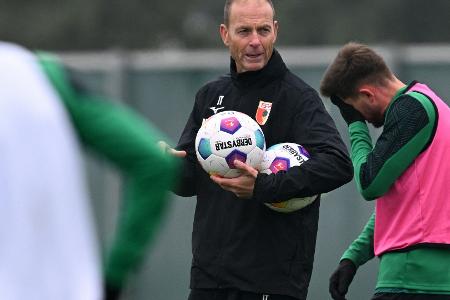 FCA-Coach Thorup warnt: Nicht zu oft auf die Tabelle schauen FCA-Coach Thorup warnt: Nicht zu oft auf die Tabelle schauen