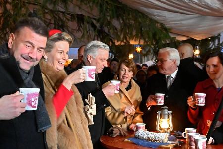 Belgisches Königspaar genießt Glühwein in Dresden Belgisches Königspaar genießt Glühwein in Dresden