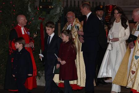 Kate und William mit allen drei Kindern beim Weihnachtskonzert Kate und William mit allen drei Kindern beim Weihnachtskonzert