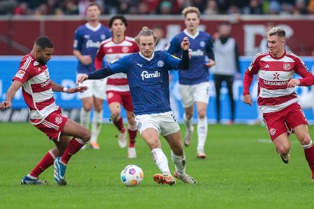 Sieg im Topspiel: Kiel festigt Aufstiegsplatz Sieg im Topspiel: Kiel festigt Aufstiegsplatz