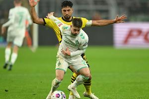 Schmid bleibt Werder treu