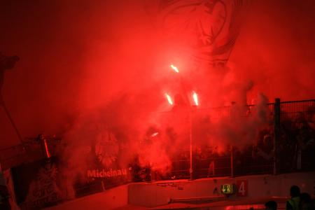 UEFA brummt Eintracht Geldstrafe auf - Fanausschluss droht UEFA brummt Eintracht Geldstrafe auf - Fanausschluss droht