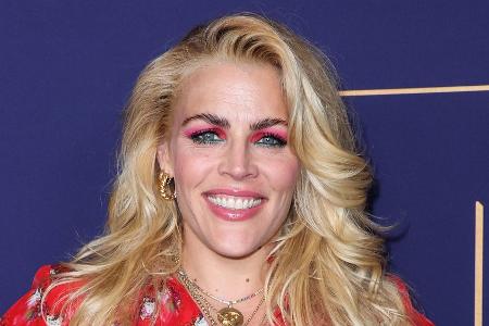 Tochter von Busy Philipps erleidet Krampfanfall im Videochat Tochter von Busy Philipps erleidet Krampfanfall im Videochat
