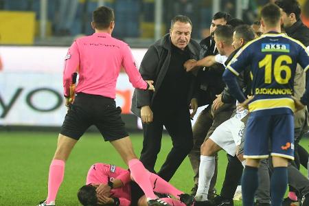 Türkei: Klubboss nach Schiri-Attacke lebenslang gesperrt Türkei: Klubboss nach Schiri-Attacke lebenslang gesperrt