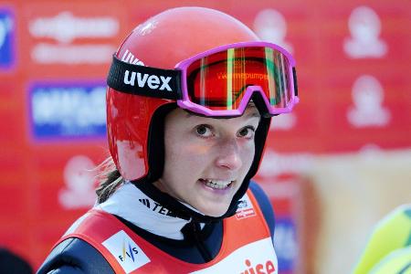 Schmid 13.: Skispringerinnen kommen nicht in Schwung Schmid 13.: Skispringerinnen kommen nicht in Schwung