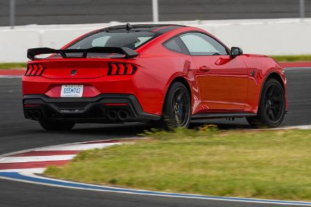 Ford Mustang Dark Horse