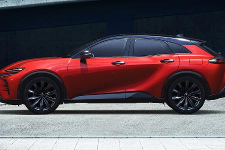 Toyota Crown Sport Hybrid SUV