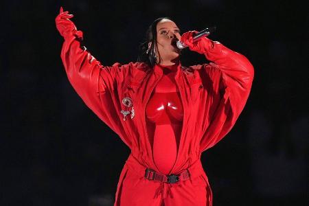 Rihanna: Babybauch-Enthüllung beim Super Bowl nicht geplant Rihanna: Babybauch-Enthüllung beim Super Bowl nicht geplant