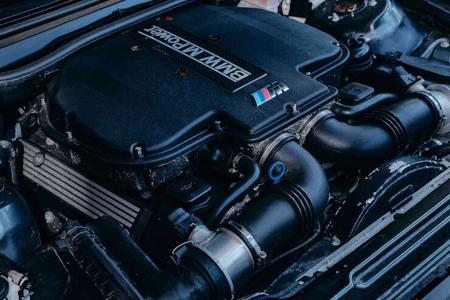 BMW M3 CSL V8 (E46)